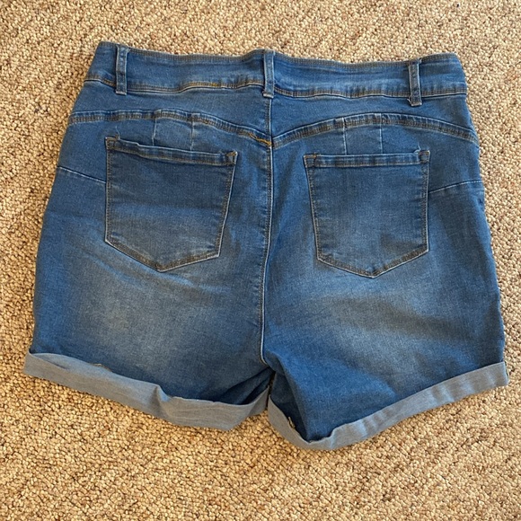 Jean Shorts - Picture 3 of 3